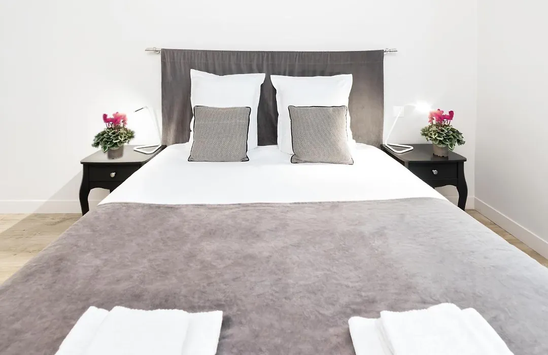 Chic Apartments Opera-1